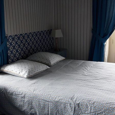 Bed and Breakfast Le Chalet Suisse - Chambre Bleue Le Vicel Zimmer foto